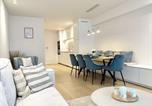 Location vacances  West Flanders Province - Spacious & bright apartment steps from the beach in Knokke-2