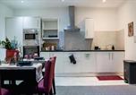 Location vacances Hounslow - Luxury Short Stay Apartment-1