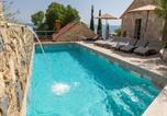 Location vacances Omiš - Amazing villa in Omi with private pool-1