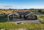 Location vacances Nørre Lyngvig - 7 Bedroom Nice Home In Hvide Sande-1