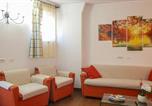 Location vacances Urbino - 3 Bedroom Awesome Apartment In Peglio-3