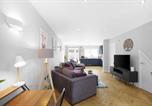 Location vacances Hounslow - 4 Bedroom and 3 Bathroom Family Home with Garden in Isleworth-4