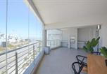 Location vacances Robben Island - Modern 3-Bedroom Apartment in Bona View Big Bay-2