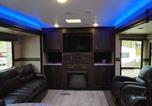 Camping États-Unis - Modern Camper In Gatlinburg with Fire Pit-3