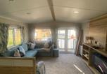 Location vacances Over Kellet - Coworth Deluxe Cabin with Garden-3