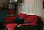 Location vacances Llandeilo - Luxury, romantic, cottage style cabin, breathtaking views, private Hot Tub-3