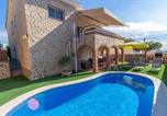 Location vacances Pineda de Mar - Catalunya Casas Cozy beach town villa for 8 - no car necessary!-1