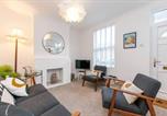 Location vacances Deal - Coal Miners Cottage - Moments to Seafront & Town-4