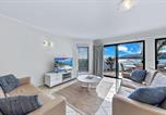 Location vacances Airlie Beach - Whitsunday Beachfront Apartment on Broadwater-4