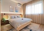 Location vacances  Musee du Village Bucarest - Le Central Aparthotel-1
