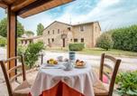 Location vacances Corciano - Awesome Apartment In Magione With Wifi-2