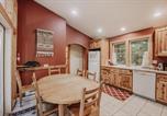 Location vacances Abbotsford - Snowline Cabin #34 - Hot Tub - Wi-Fi - Ping Pong-2