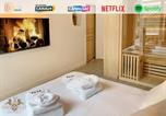 Location vacances  Oise - Suite Cosy Flat - Hyper-Centre avec sauna privatif-1