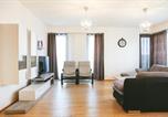 Location vacances Průhonice - Sunny Apartment-1