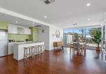 Location vacances Glenelg - Stylish 2-Bed with Terrace 3-min Walk to Beach-4