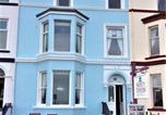 Hôtel Conwy - Frosty Towers-1
