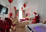 Hôtel Le Cannet-des-Maures - La Suite Love-2