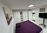 Location vacances  Gare de Slough - Separate One Bedroom Large Apartment in Slough-3