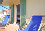 Location vacances Camaiore - 4 Bedroom Cozy Home In Lido Di Camaiore-3