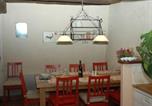 Location vacances Chaveignes - Gîte authentique à Brizay avec jardin privé et piscine - Fr-1-381-238-4
