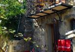 Location vacances Saint-Quentin-la-Poterie - La Maisonnette romantique-2