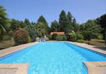 Location vacances  Haute-Vienne - Pretty cottage with private pool and beautiful gardens-3