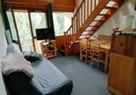 Location vacances  Cantal - Duplex au Lioran avec balcon, proche pistes et commerces - Fr-1-787-25-1