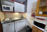 Location vacances Auvergne - T2 avec balcon au cœur de la station, proche pistes et commerces - Fr-1-787-91-4