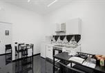 Hôtel Fisciano - Black And White-4
