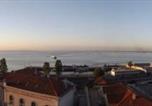 Location vacances  Lisbonne - Alfama Apartment with river view-1