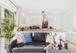 Location vacances  Gare de Redditch - New No1 Saxon Way by Signature Stays-3