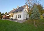 Location vacances Dvůr Králové nad Labem - Comfortable Apartment in Nemojov near Forest-2