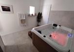 Location vacances Villeneuve-lès-Béziers - Villa Spa Béziers 4 étoiles ressourcez-vous avec style-2