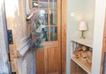 Location vacances  Gare de Ton Pentre - Hillside Holiday Cottage-4
