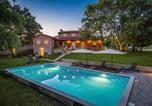Location vacances Kanfanar - Villa Tre Colonne for 10 persons in Central Istria with 60 m2 private pool, mini golf & sauna-1