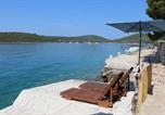 Location vacances  Kornati - Seaside family friendly house with a swimming pool Cove Ladjin - Landjin, Pasman - 20394-3