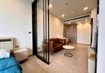 Location vacances Khlong Tan Nuea - High Floor Apt with Large Living Room Pool and Gym-4