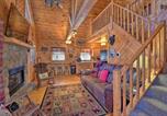 Location vacances Helen - Helen Cabin with Deck and Hot Tub Less Than half Mi to Main St-4