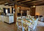 Location vacances Roussines - Spacieuse maison à Massignac avec jardin privatif - Fr-1-653-213-2