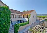 Location vacances  Plaine de Stari Grad - House Lara-2