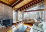 Location vacances Upper Lake - Oceanfront Blufftop Home - Wide Deck & Water Views-4