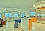 Location vacances Palm Harbor - Luxurious 3-Bedroom with Stunning Views Parking-1