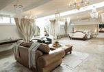 Location vacances  Emerald Backpackers - 55 Tulbagh Boutique Guest House - Or Tambo-3