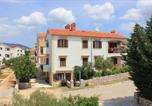 Location vacances Cres - Apartments with parking space Cres - 7983-2