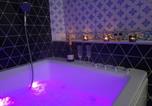 Hôtel Centre - Chambres d'hôtes de charme au Château avec jardin et petit-déjeuner inclus - Fr-1-591-689-1