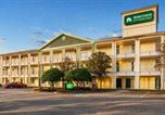 Hôtel Katy - Hometowne Studios by Red Roof Houston - West Oaks - Energy Corridor-2