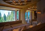 Location vacances  Jaworzyna - Luxury Chalet Strachan - Jacuzzi and Sauna-1