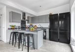 Location vacances  Chatsworth House - 6 Bedroom Apartment Downtown Groups-1