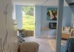 Location vacances  Gare de Ton Pentre - Inviting 1-Bed Cottage in Pontypridd-1