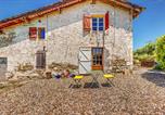 Location vacances Bourgougnague - 3 Bedroom Beautiful Home In Armillac-1